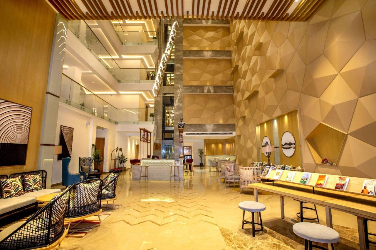 מלון Ramada By Wyndham Katra Station Road מראה חיצוני תמונה
